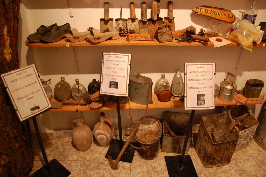 Έκθεση συλλογής ρητίνης στο Μουσείο Ρητίνης Αμπελικού.