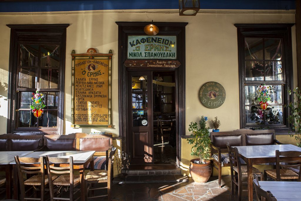 Γενική άποψη παραδοσιακού καφενείου «Ερμής» Μυτιλήνης.